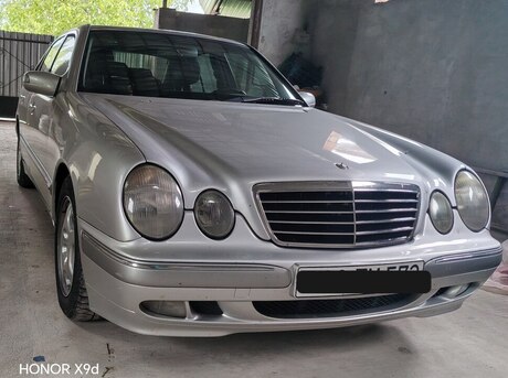 Mercedes E 240