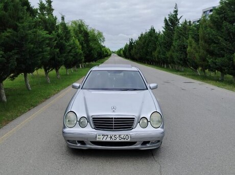 Mercedes E 220