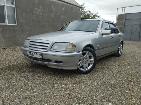 Mercedes C 180