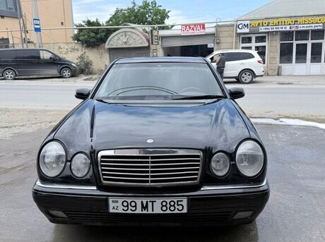 Mercedes E 240