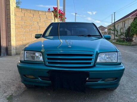 Mercedes C 200