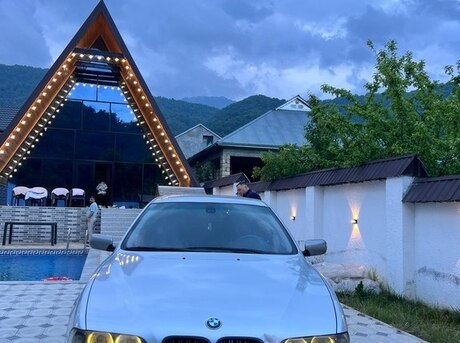 BMW 528