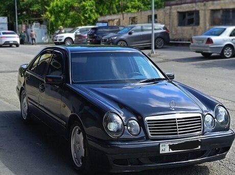 Mercedes E 200