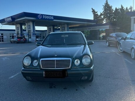 Mercedes E 240