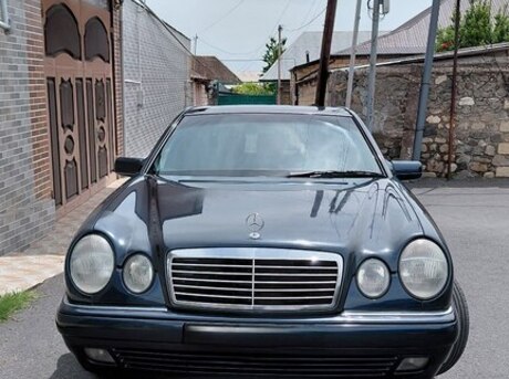 Mercedes E 230