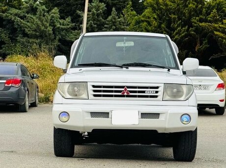 Mitsubishi Pajero io