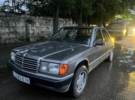 Mercedes 190