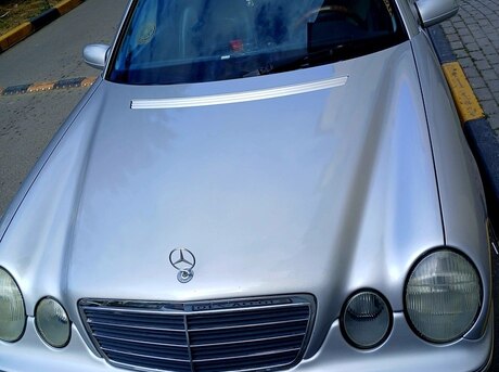 Mercedes E 240