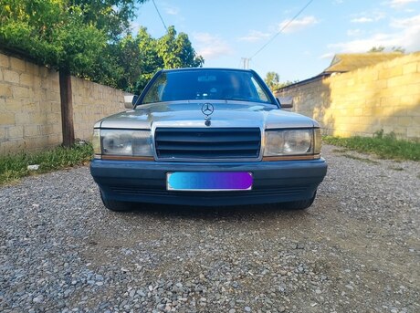 Mercedes 190