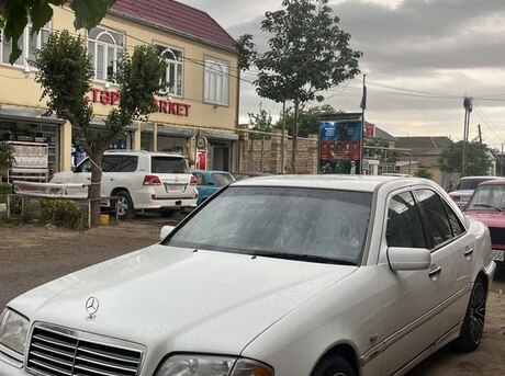 Mercedes C 240