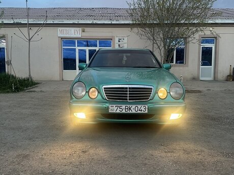 Mercedes E 240