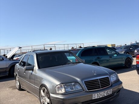 Mercedes C 200