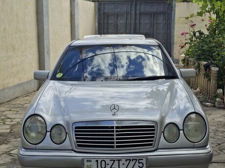 Mercedes E 200