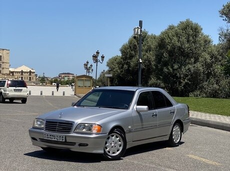 Mercedes C 180