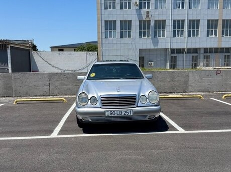 Mercedes E 240