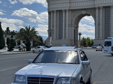 Mercedes C 200
