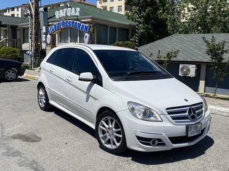 Mercedes B 180