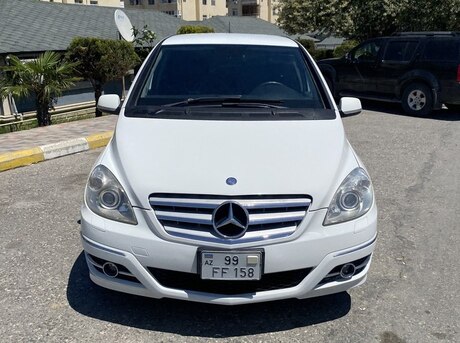 Mercedes B 180