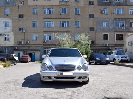 Mercedes E 240