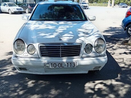 Mercedes E 200