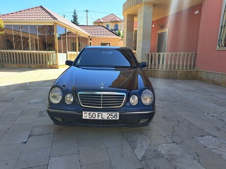 Mercedes E 240