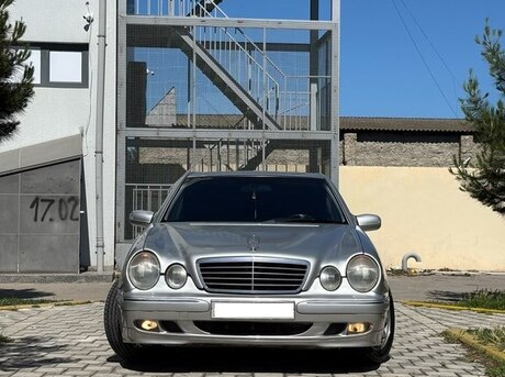 Mercedes E 240