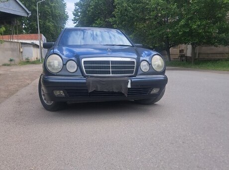 Mercedes E 230
