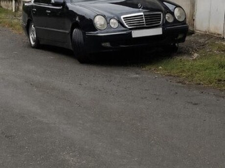 Mercedes E 240