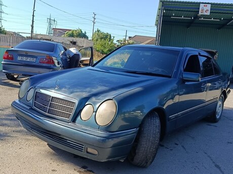 Mercedes E 220