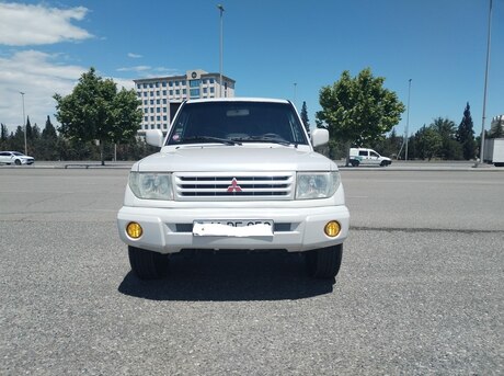 Mitsubishi Pajero io