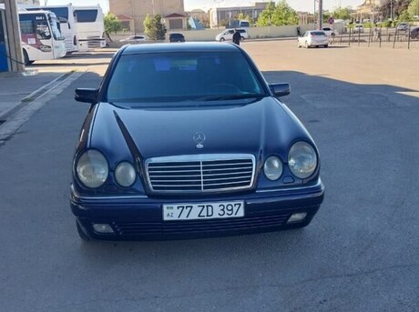 Mercedes E 200