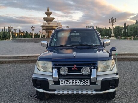 Mitsubishi Pajero io