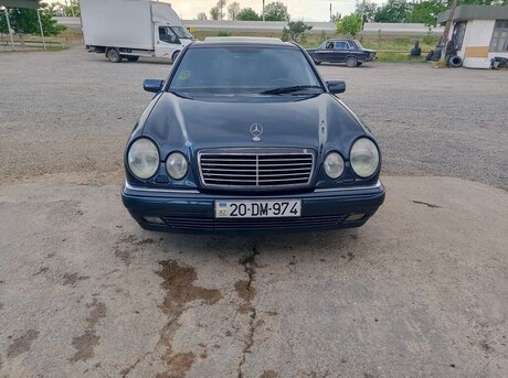 Mercedes E 240