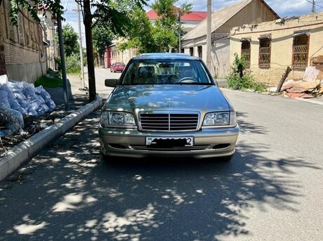 Mercedes C 200