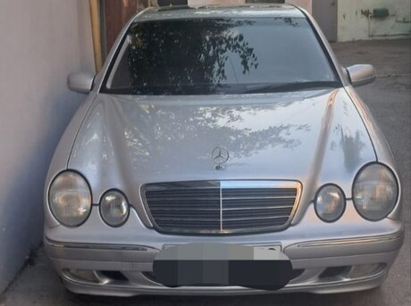 Mercedes E 240