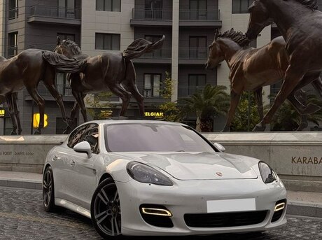 Porsche Panamera 4S
