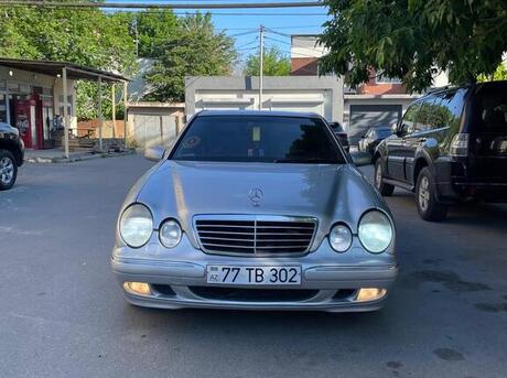 Mercedes E 240