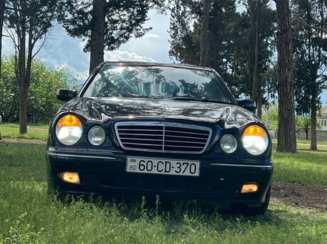 Mercedes E 240