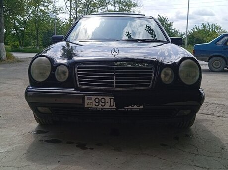 Mercedes E 240