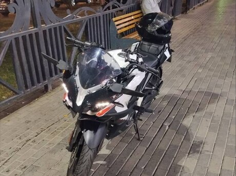 Bajaj Pulsar RS 200