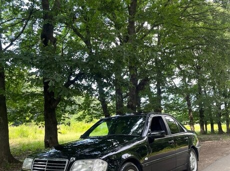 Mercedes C 180