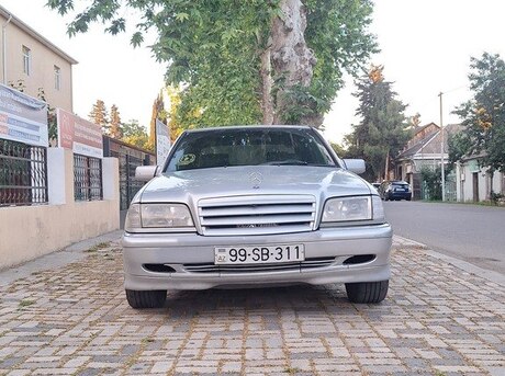 Mercedes C 180
