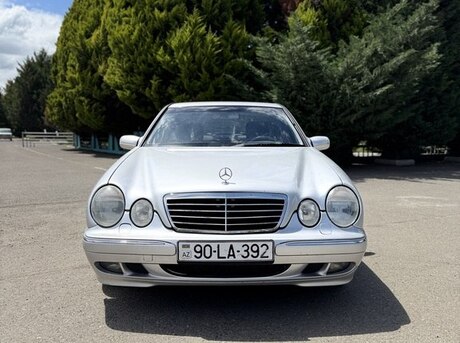 Mercedes E 240