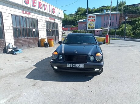 Mercedes E 200