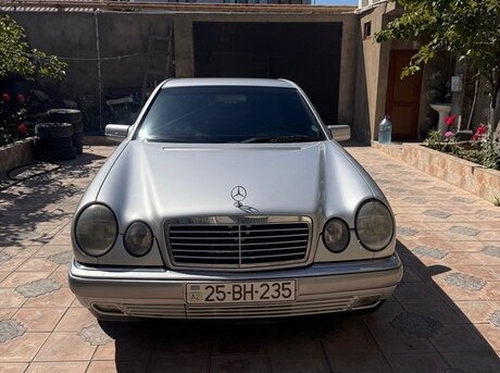 Mercedes E 200