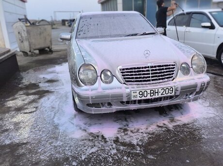 Mercedes E 240