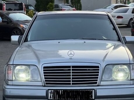 Mercedes E 200