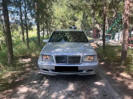 Mercedes C 180