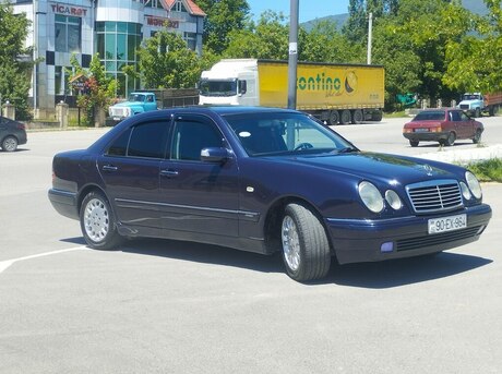 Mercedes E 240