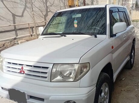 Mitsubishi Pajero io